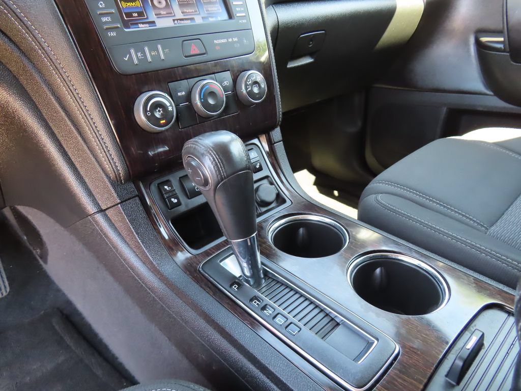 Used 2015 Chevrolet Traverse LT w/ Style and Technology Package FWD image 16