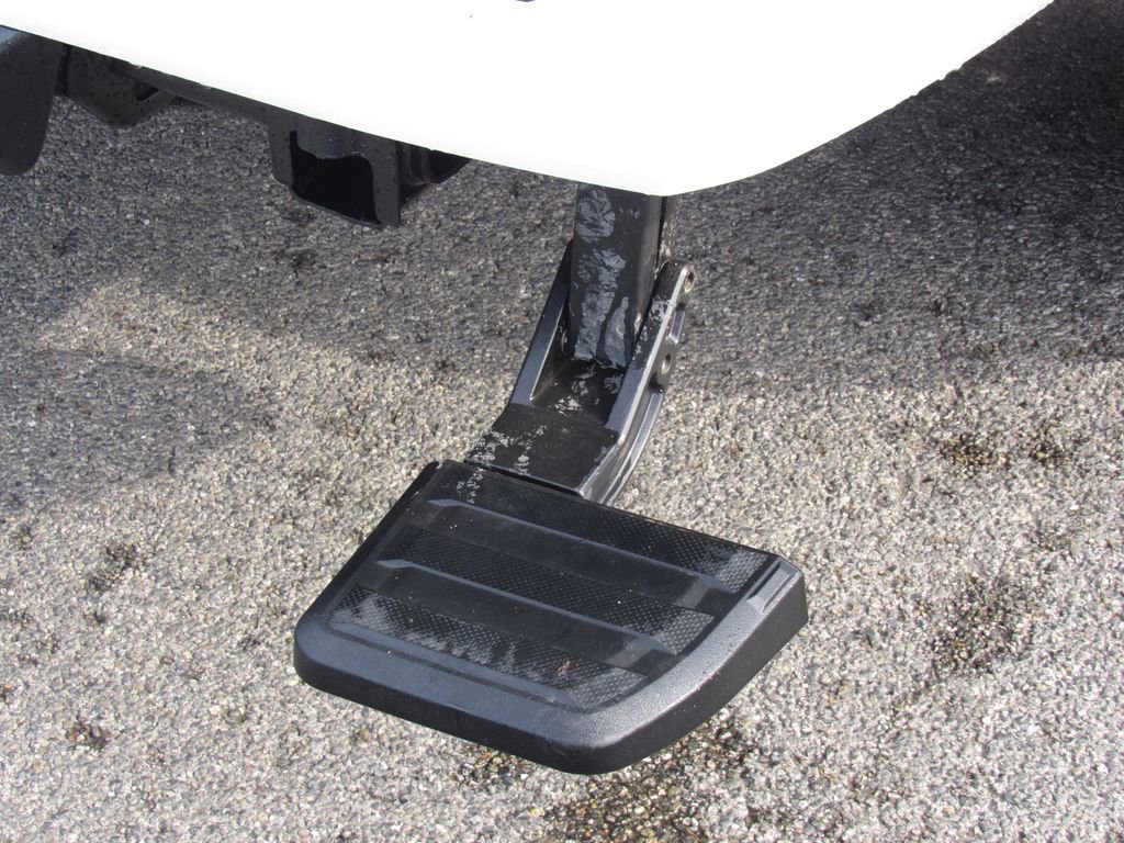 Certified 2025 Toyota Tacoma SR5 AWD/4WD image 10