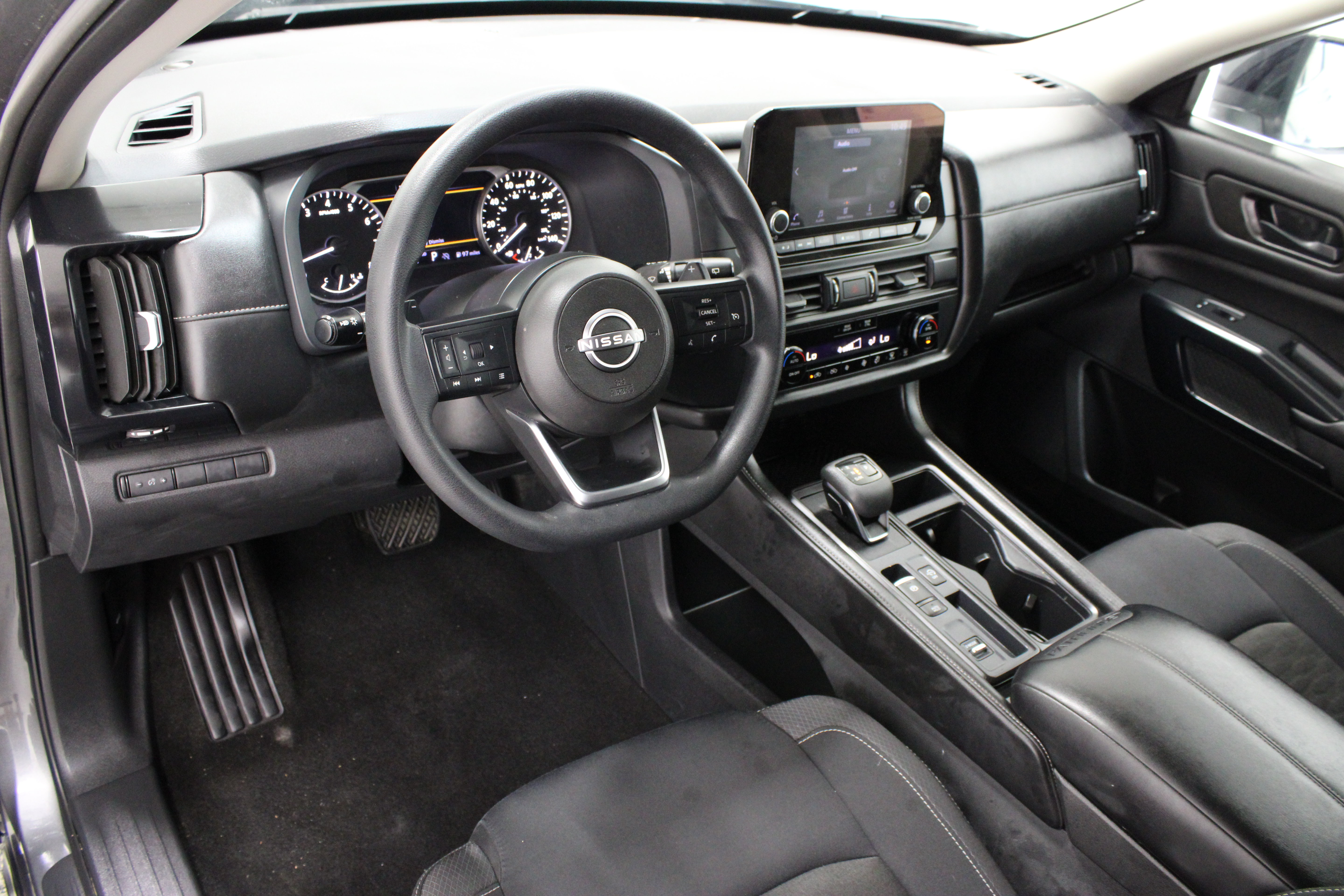 Used 2024 Nissan Pathfinder S FWD image 14