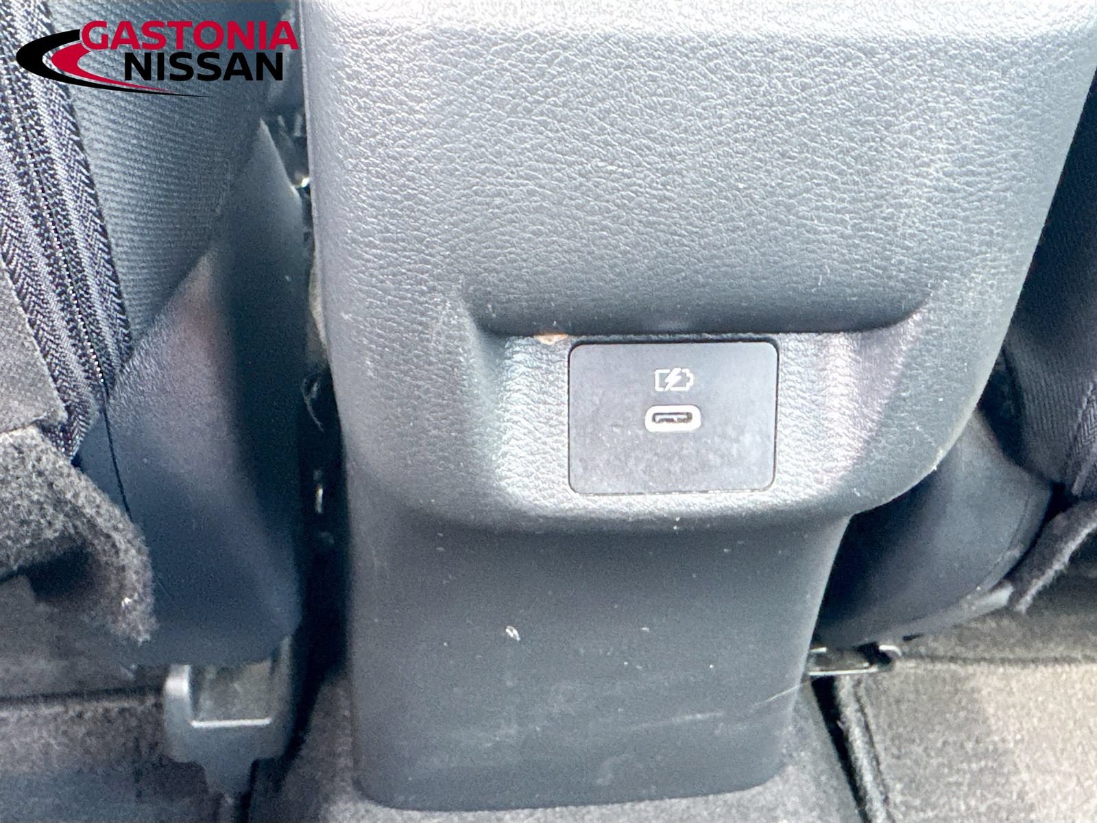 Used 2024 Nissan Versa SR FWD image 31