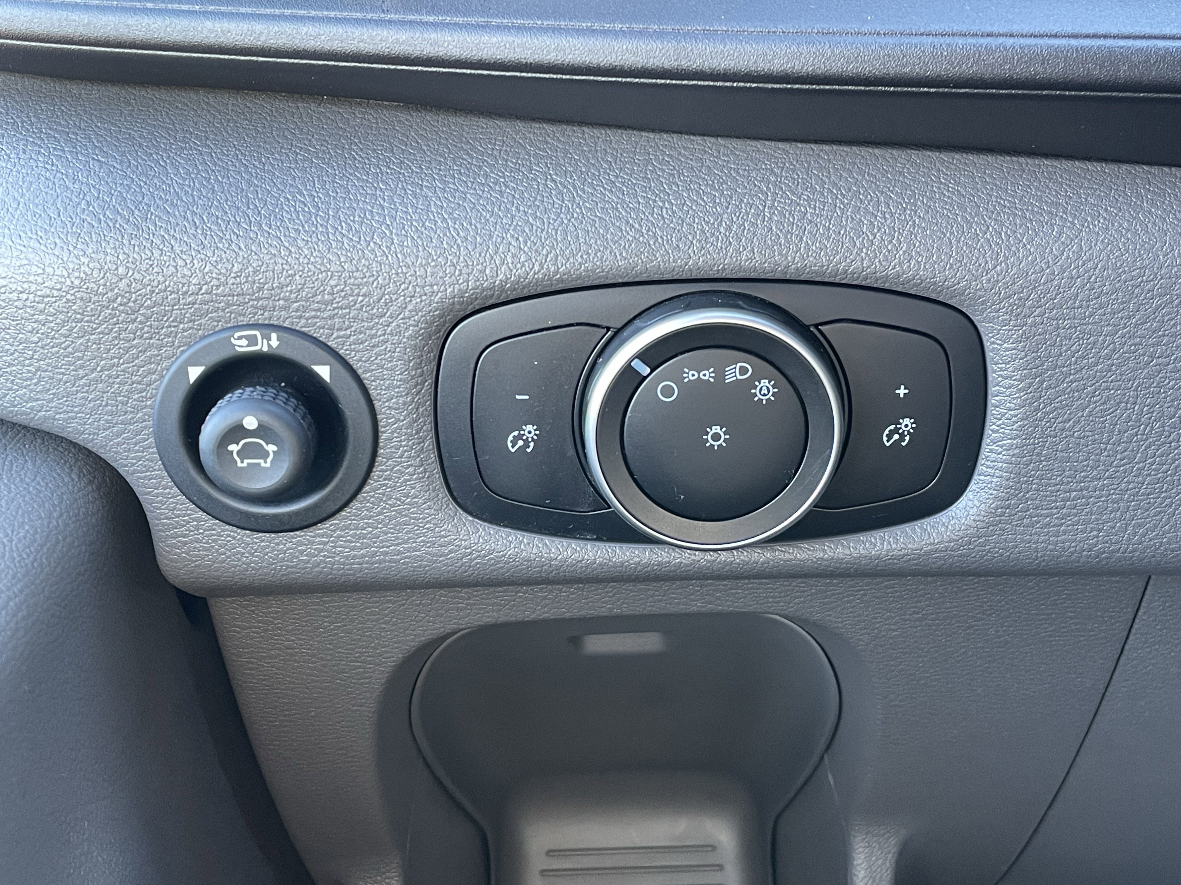 Used 2020 Ford Transit 250 Medium Roof w/ Load Area Protection Package image 24