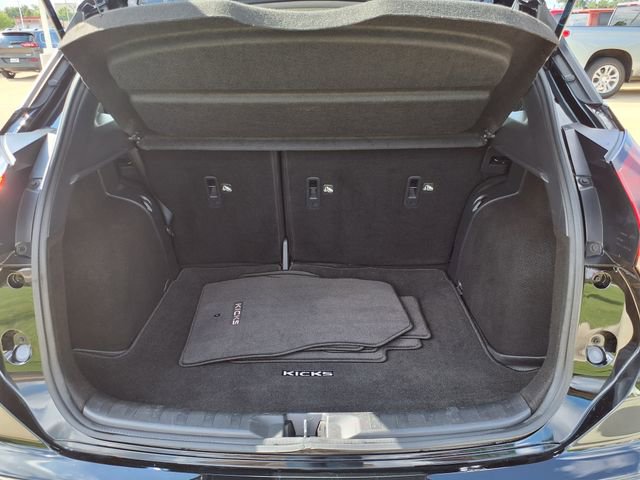 Used 2022 Nissan Kicks SR w/ Premium Package FWD image 12