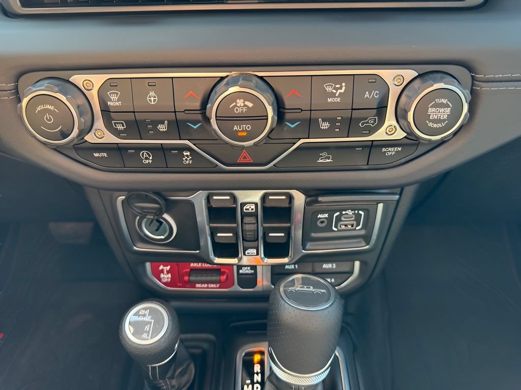 Used 2025 Jeep Gladiator Mojave w/ Convenience Group AWD/4WD image 36