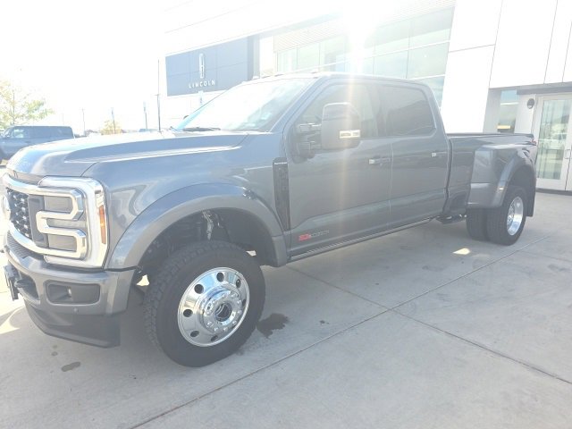 Used 2025 Ford F450 Platinum w/ FX4 Off-Road Package image 4