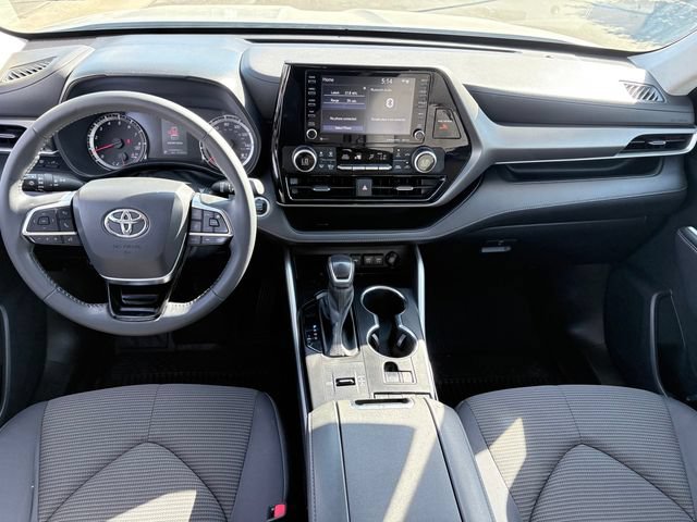 Used 2021 Toyota Highlander LE FWD image 9