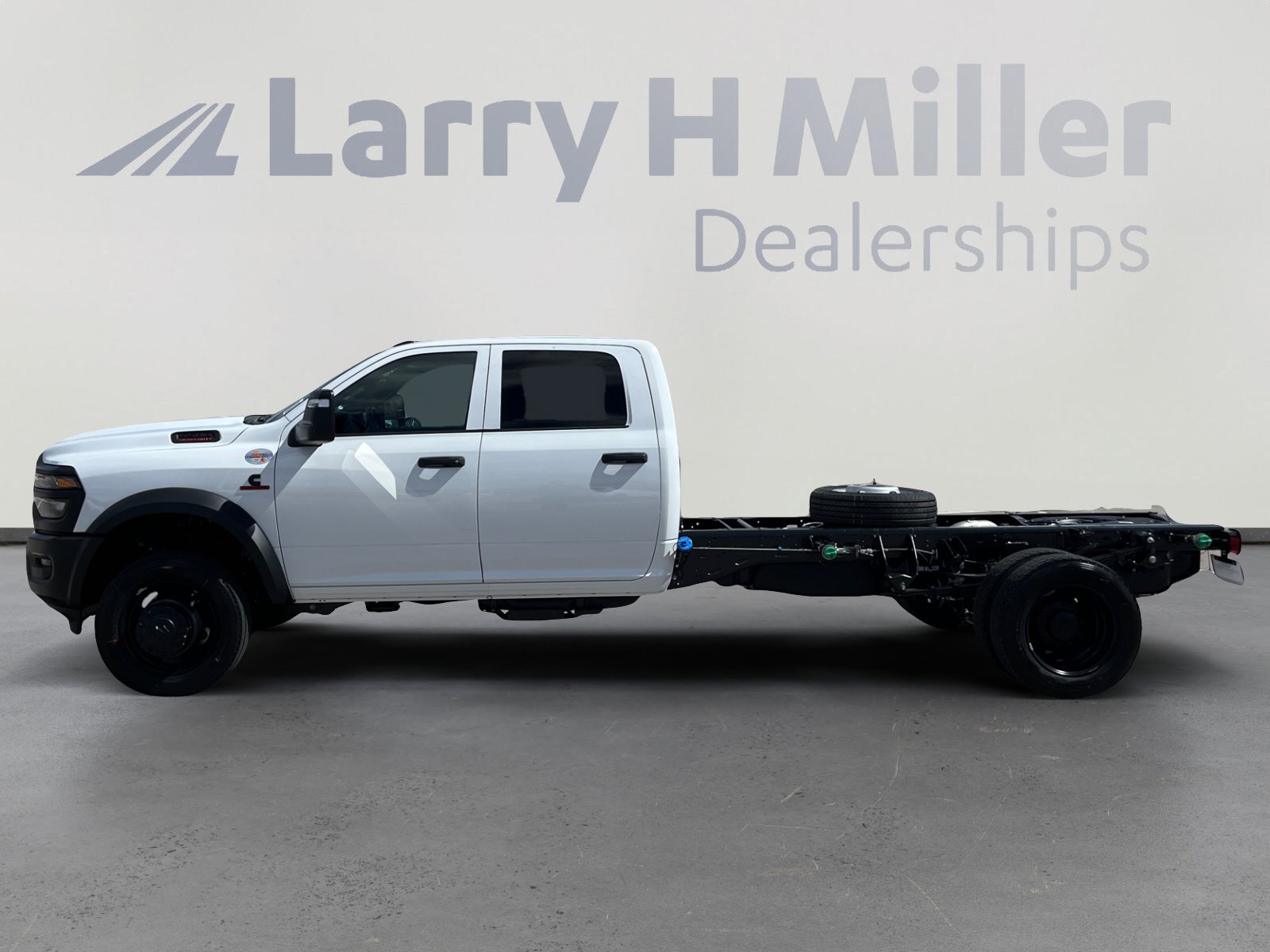 New 2026 RAM 5500 Tradesman AWD/4WD image 2
