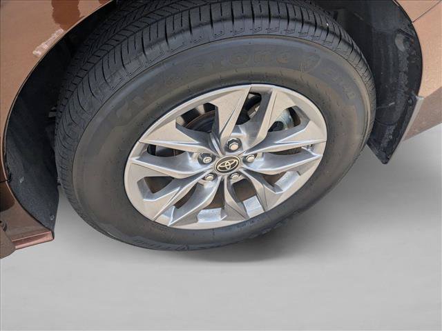 Used 2024 Toyota Sienna LE FWD image 19
