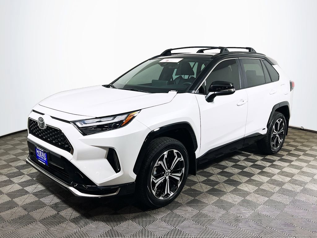 Certified 2025 Toyota RAV4 XSE w/ Weather Package AWD/4WD image 4