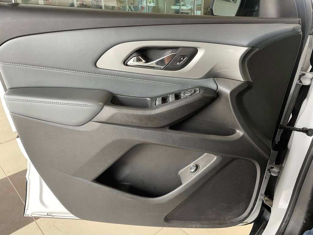Used 2021 Chevrolet Traverse LT FWD image 9