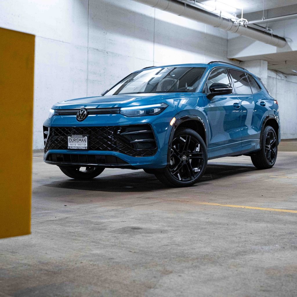 New 2026 Volkswagen Tiguan SE R-Line AWD/4WD image 1