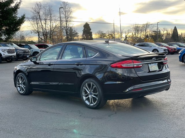 Used 2017 Ford Fusion SE w/ Equipment Group 201A image 5