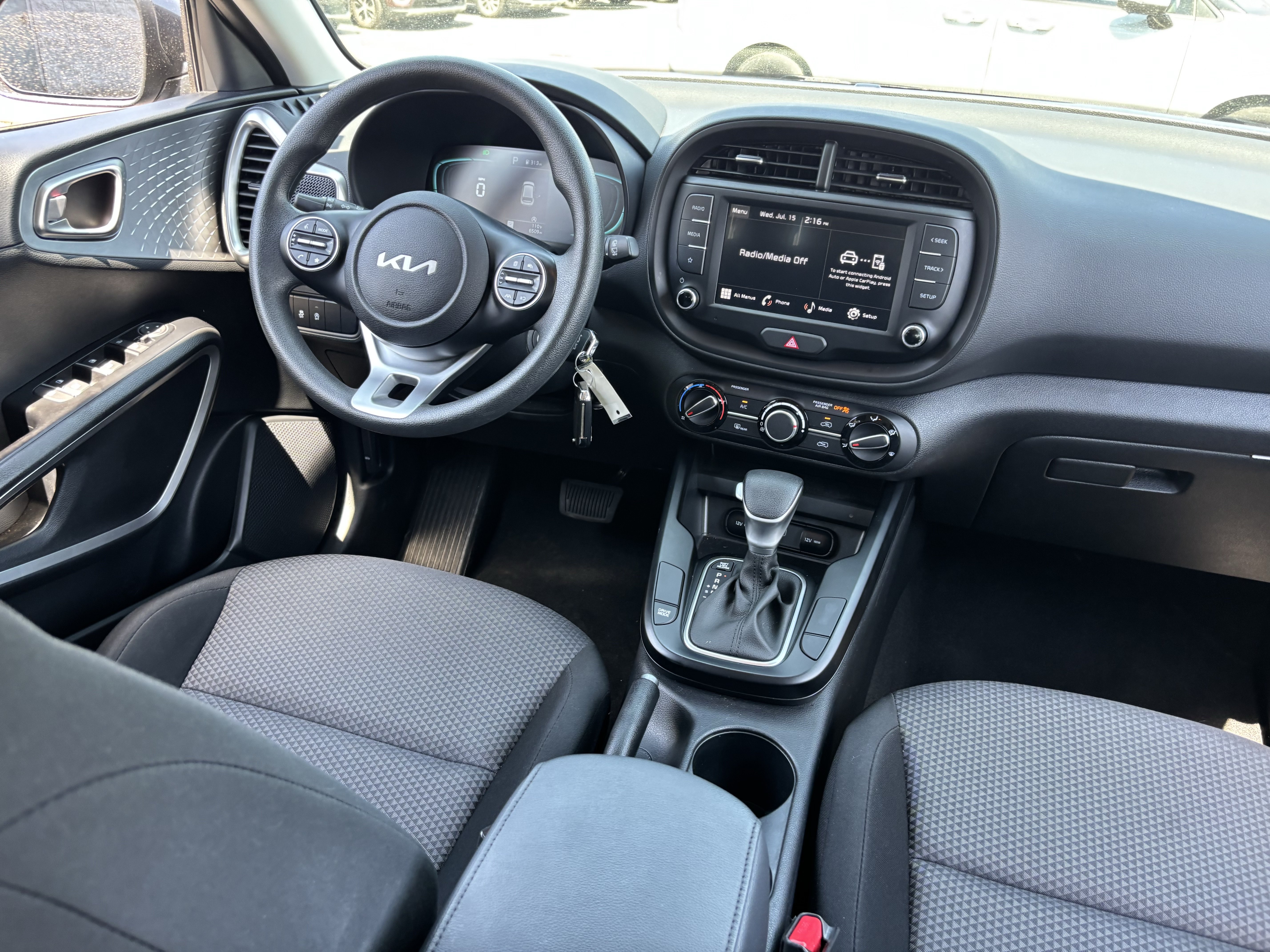 Certified 2025 Kia Soul LX w/ LX Technology Package FWD image 12