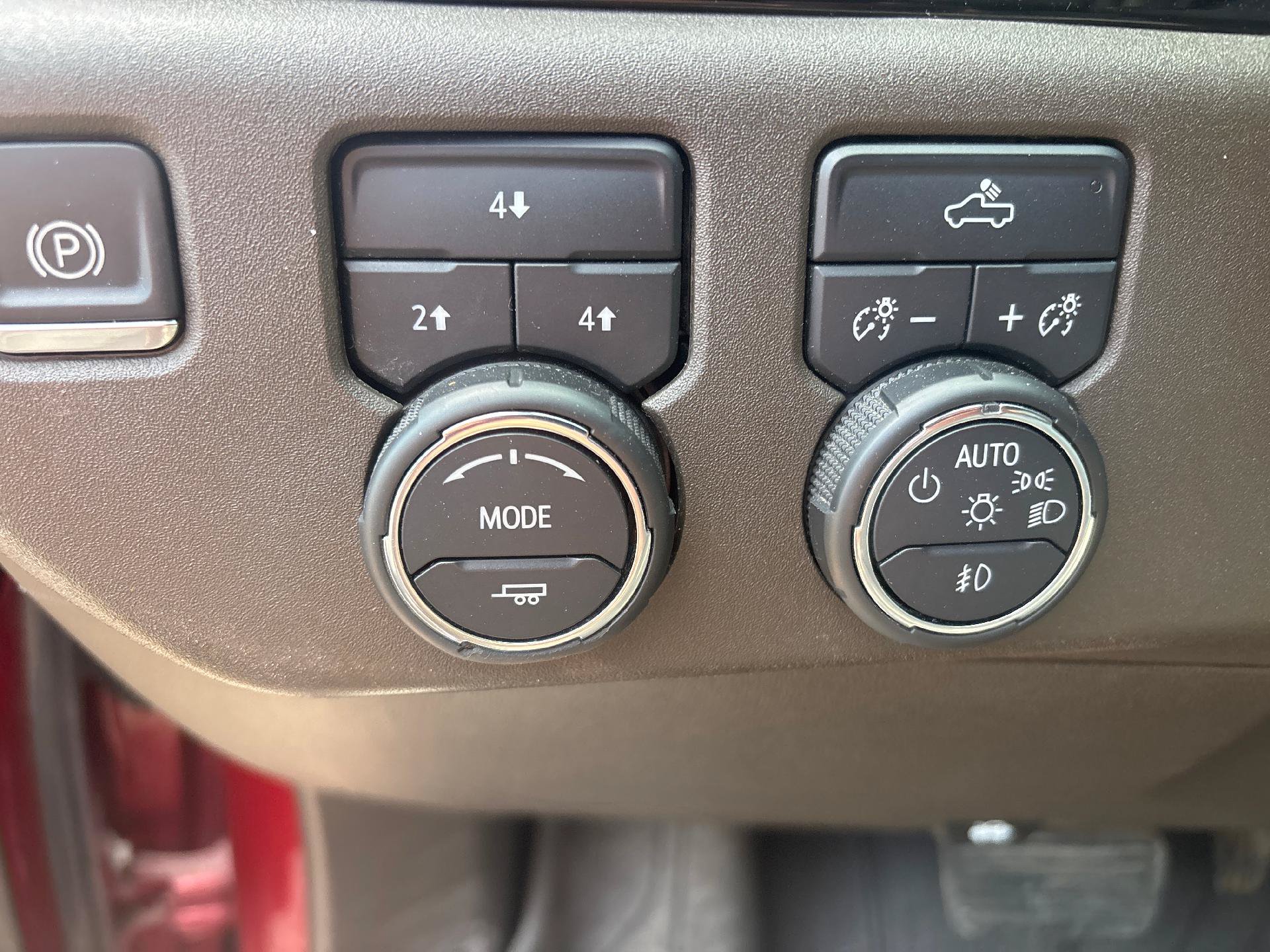 Used 2024 Chevrolet Silverado 2500 LT w/ Convenience Package AWD/4WD image 16