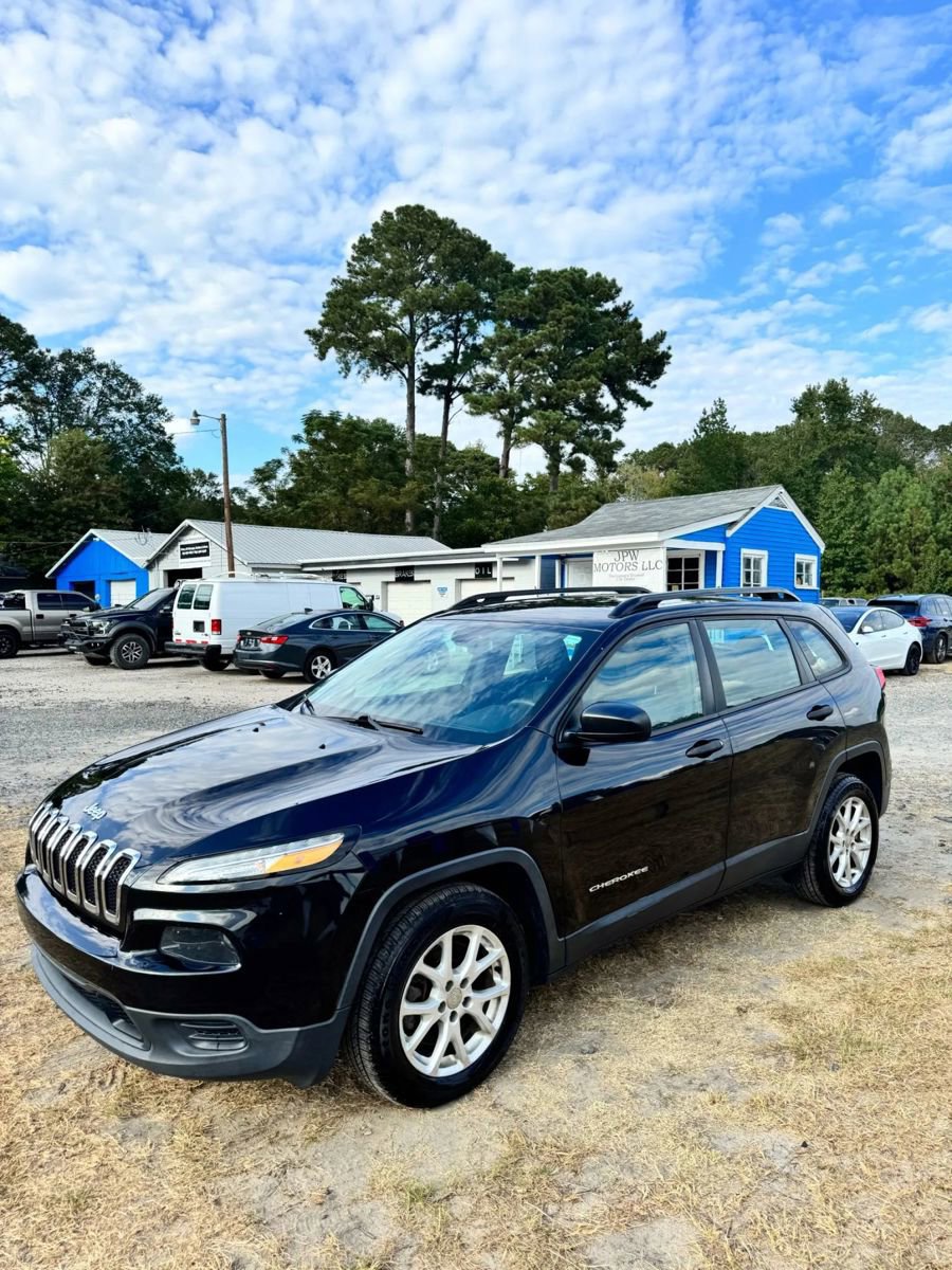 Used 2016 Jeep Cherokee Sport image 3