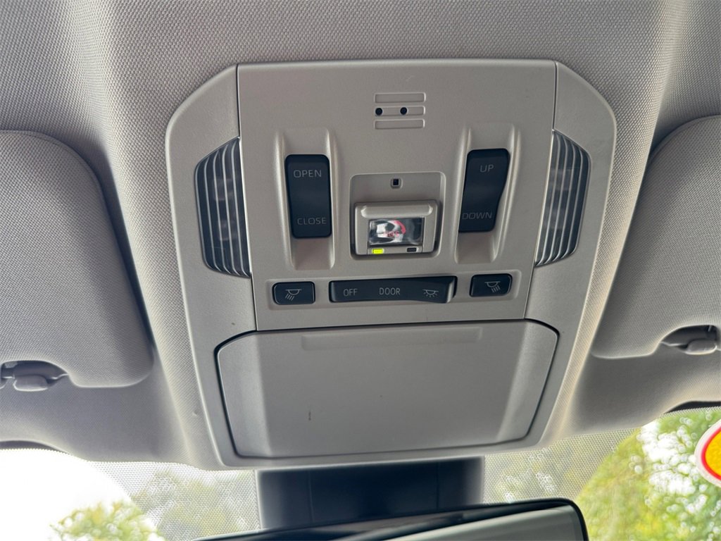 Used 2021 Toyota Highlander XLE image 26