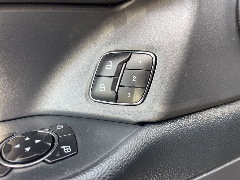 Used 2024 Ford Expedition Max XLT image 18