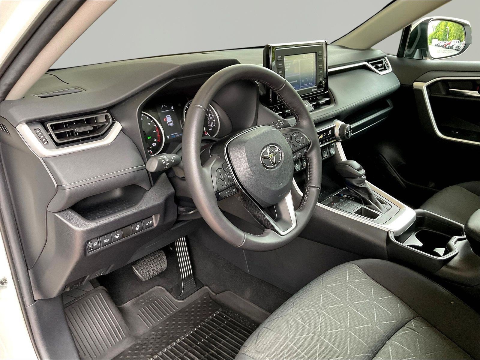 Used 2021 Toyota RAV4 XLE w/ Convenience Package AWD/4WD image 17