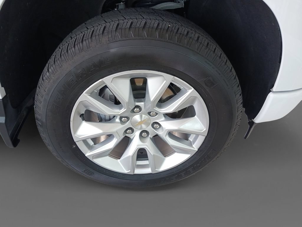 Used 2024 Chevrolet Silverado 1500 Custom AWD/4WD image 16
