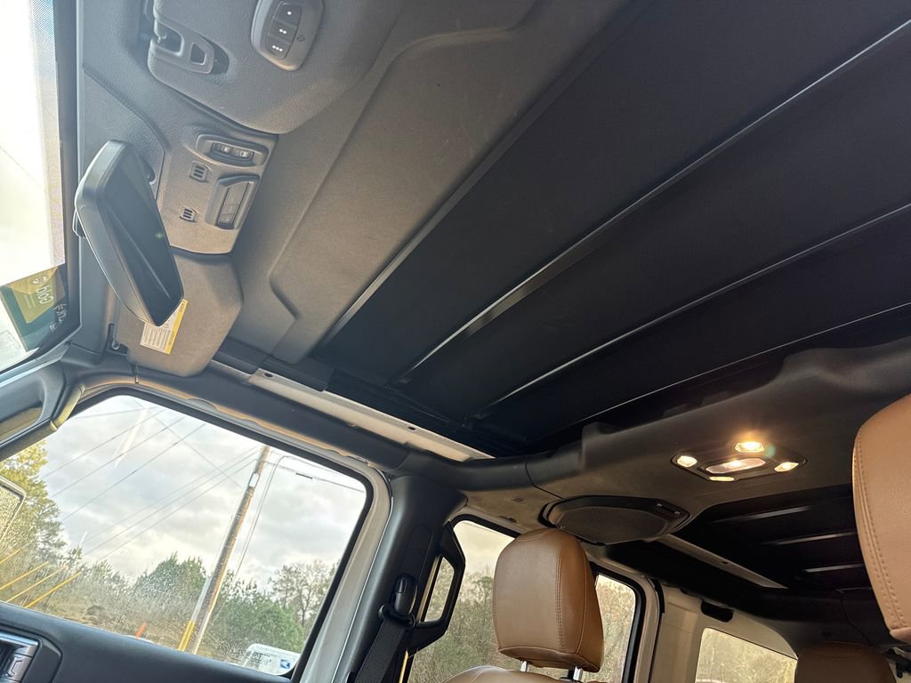 Used 2020 Jeep Wrangler Unlimited Sahara image 26