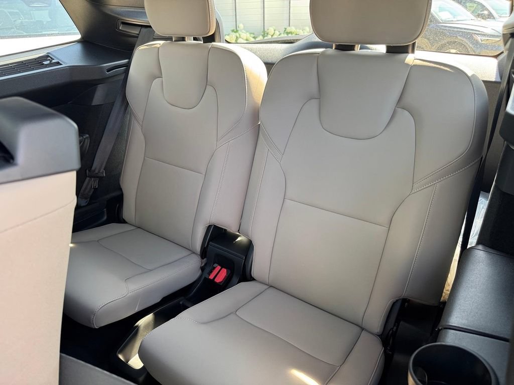 New 2026 Volvo XC90 T8 Plus w/ Protection Package AWD/4WD image 10