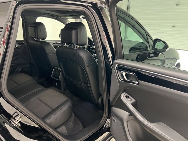 Used 2025 Porsche Macan T image 46