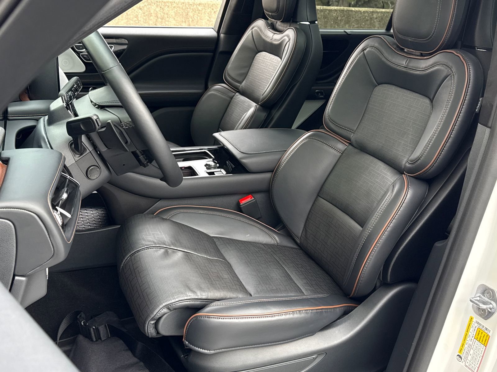 New 2025 Lincoln Aviator Black Label w/ Black Label Special Edition AWD/4WD image 18