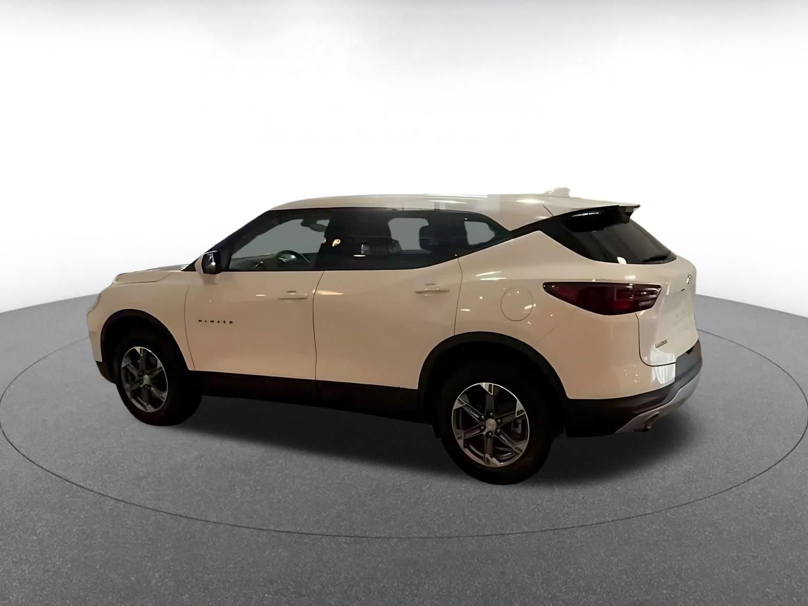 Used 2026 Chevrolet Blazer LT FWD image 4
