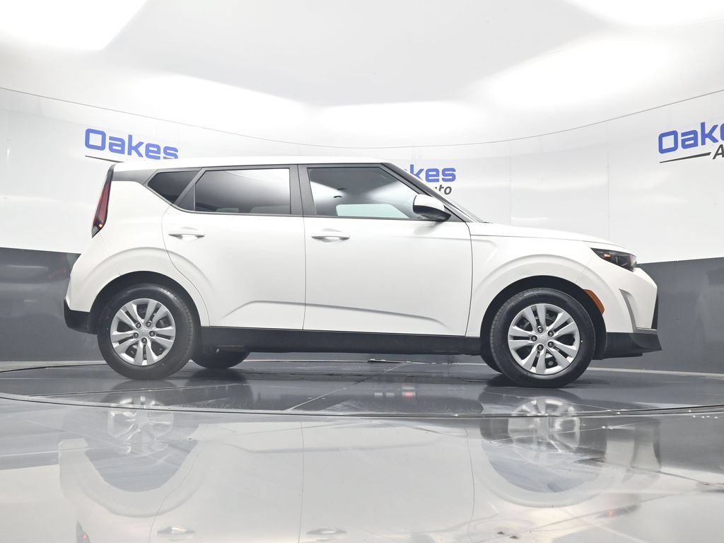 Used 2023 Kia Soul LX FWD image 40