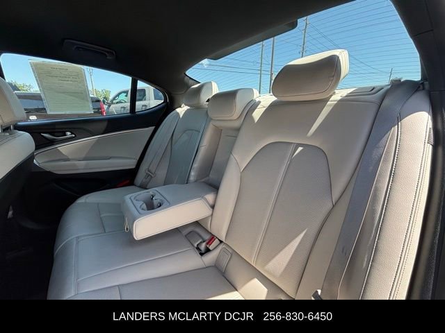 Used 2024 Genesis G70 2.5T RWD image 17