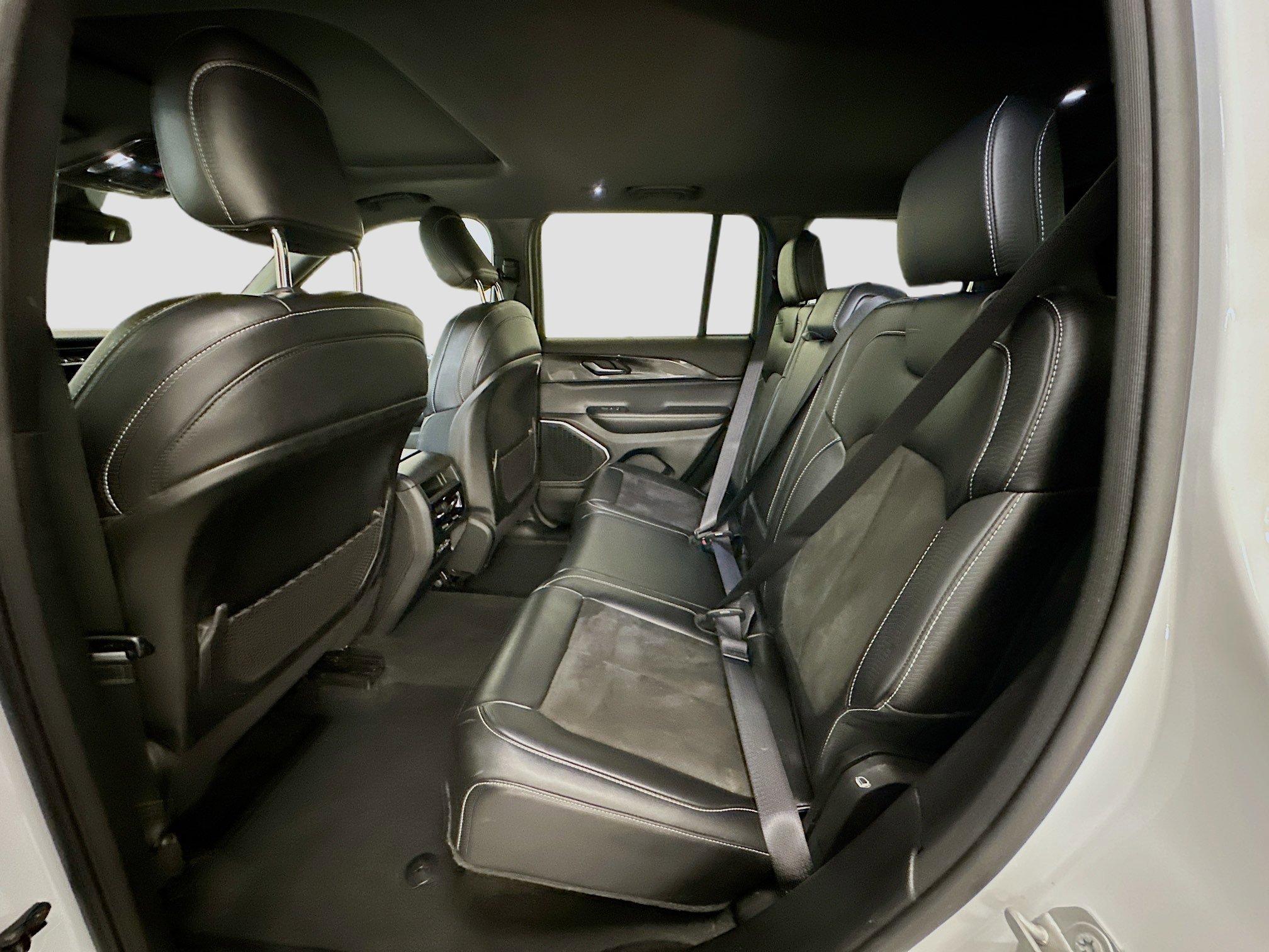 Used 2023 Jeep Grand Cherokee Altitude image 29