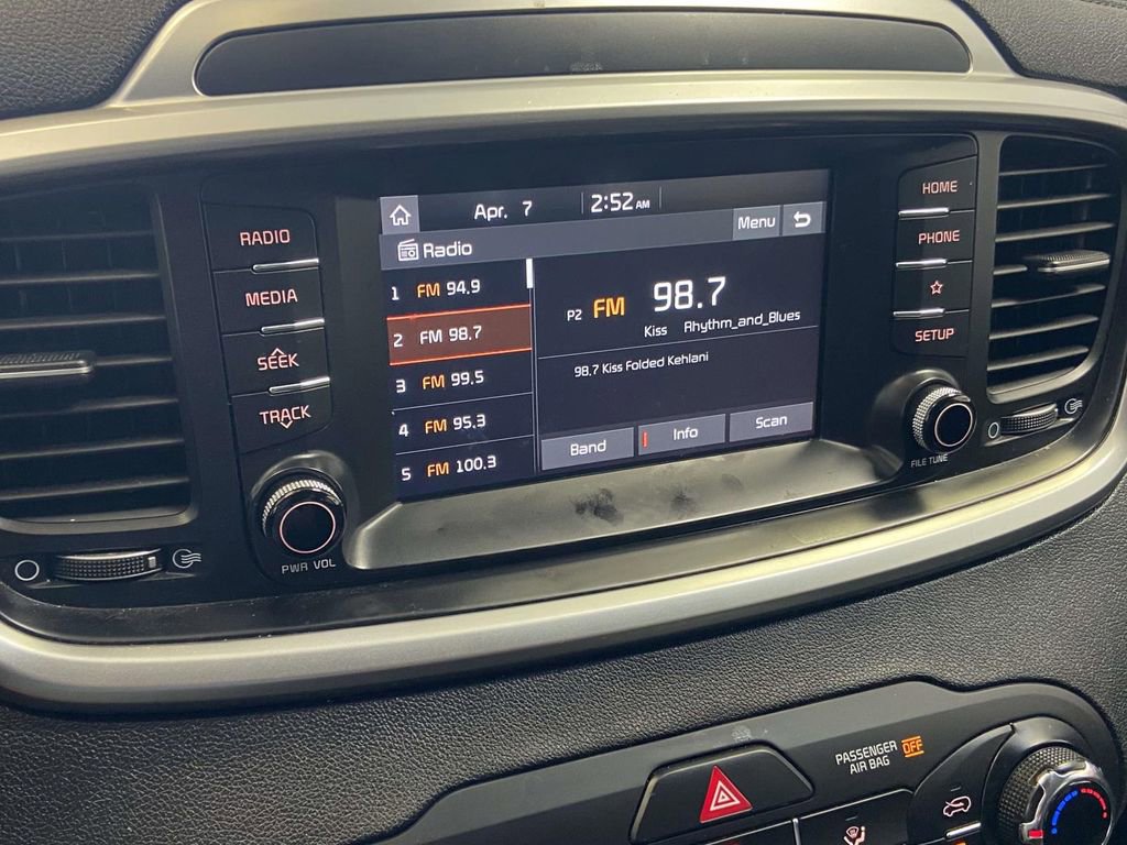 Used 2020 Kia Sorento LX image 24