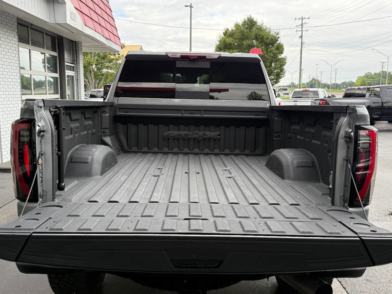 Used 2024 GMC Sierra 2500 AT4X w/ AT4X AEV Edition image 11