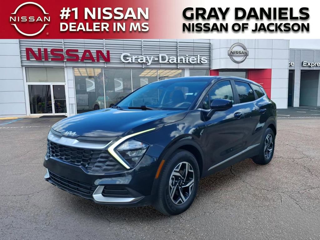 Used 2023 Kia Sportage LX image 3