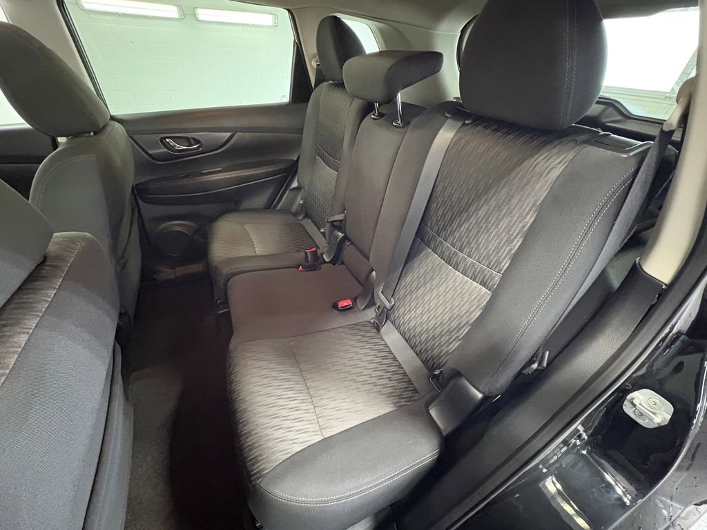 Used 2020 Nissan Rogue SV image 22