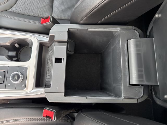 Used 2023 Ford Explorer Platinum w/ Technology Package image 34