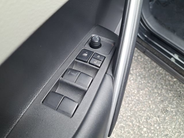 Used 2022 Toyota Corolla Cross L image 14