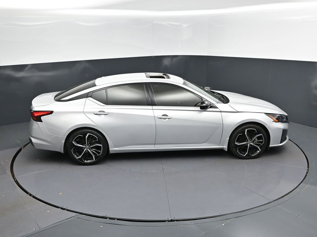 Used 2024 Nissan Altima 2.5 SR w/ SR Premium Package image 35
