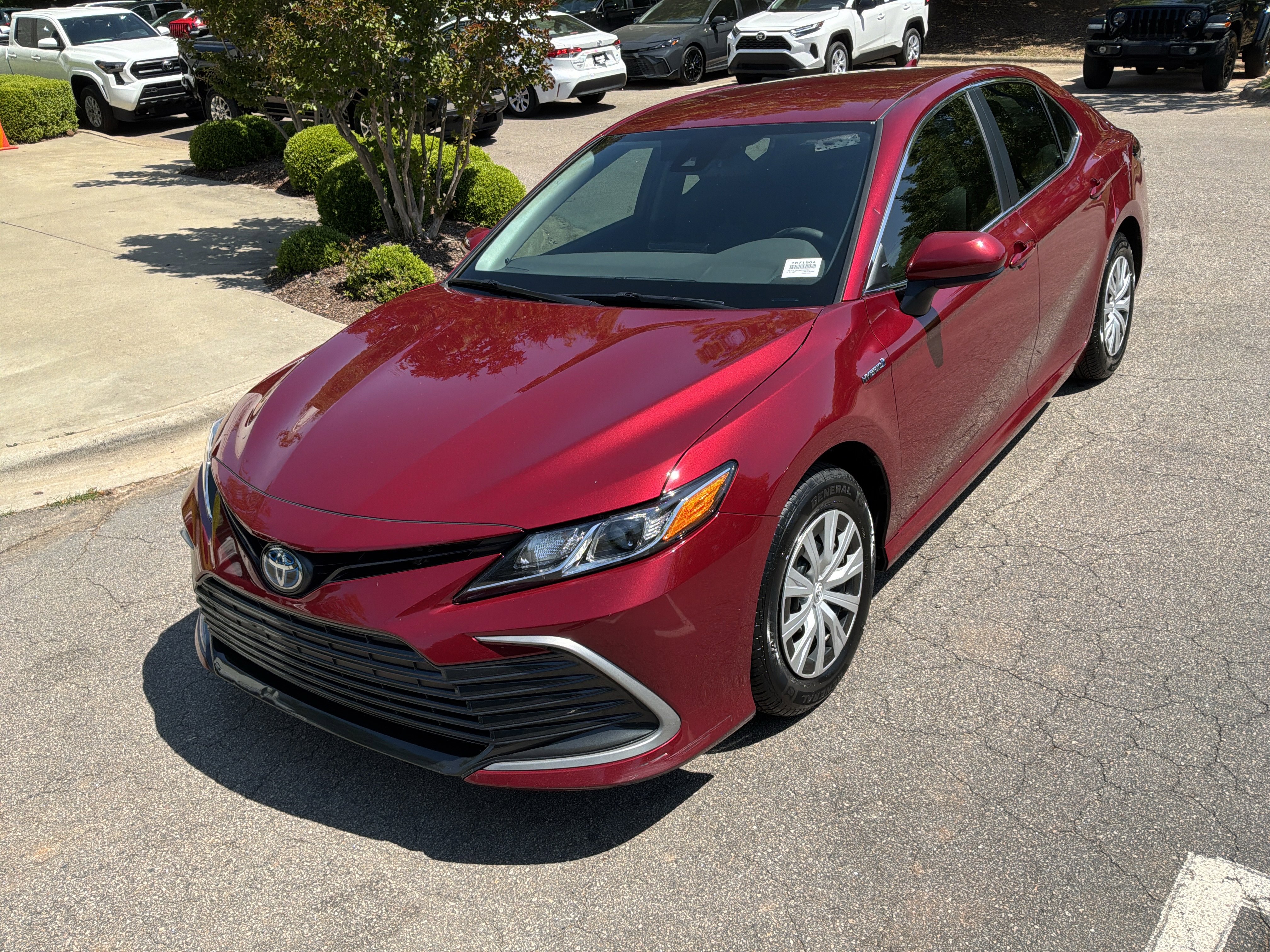 Used 2021 Toyota Camry LE image 5