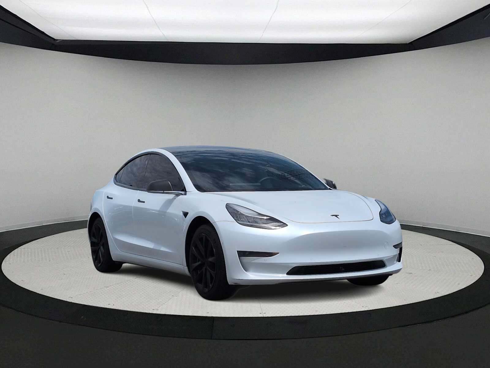 Used 2019 Tesla Model 3 Standard Range Plus RWD image 2
