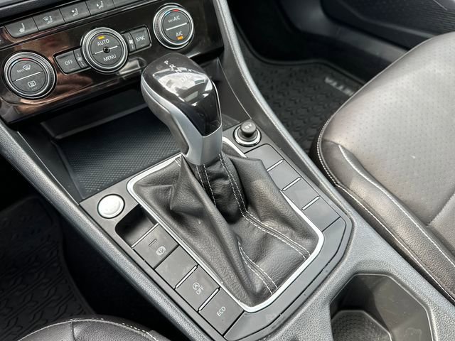 Certified 2023 Volkswagen Jetta SE w/ Panoramic Sunroof Package FWD image 30