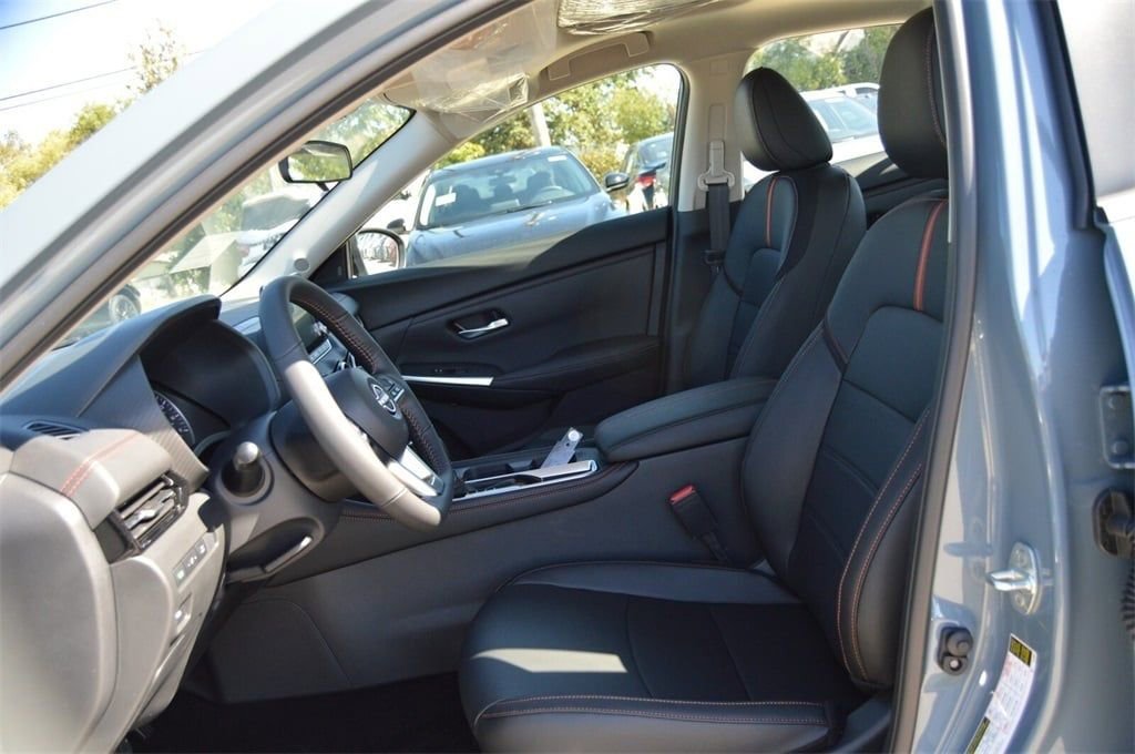 Used 2025 Nissan Sentra SR w/ SR Premium Package image 14