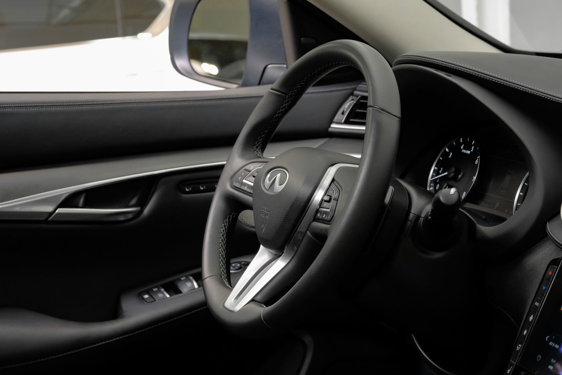 Used 2024 INFINITI QX50 Luxe image 18