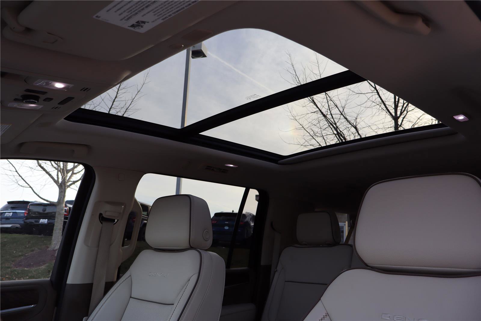 Used 2023 GMC Yukon XL Denali image 21