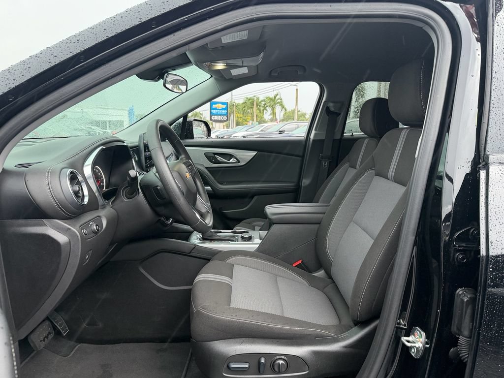 Certified 2025 Chevrolet Blazer LT FWD image 9