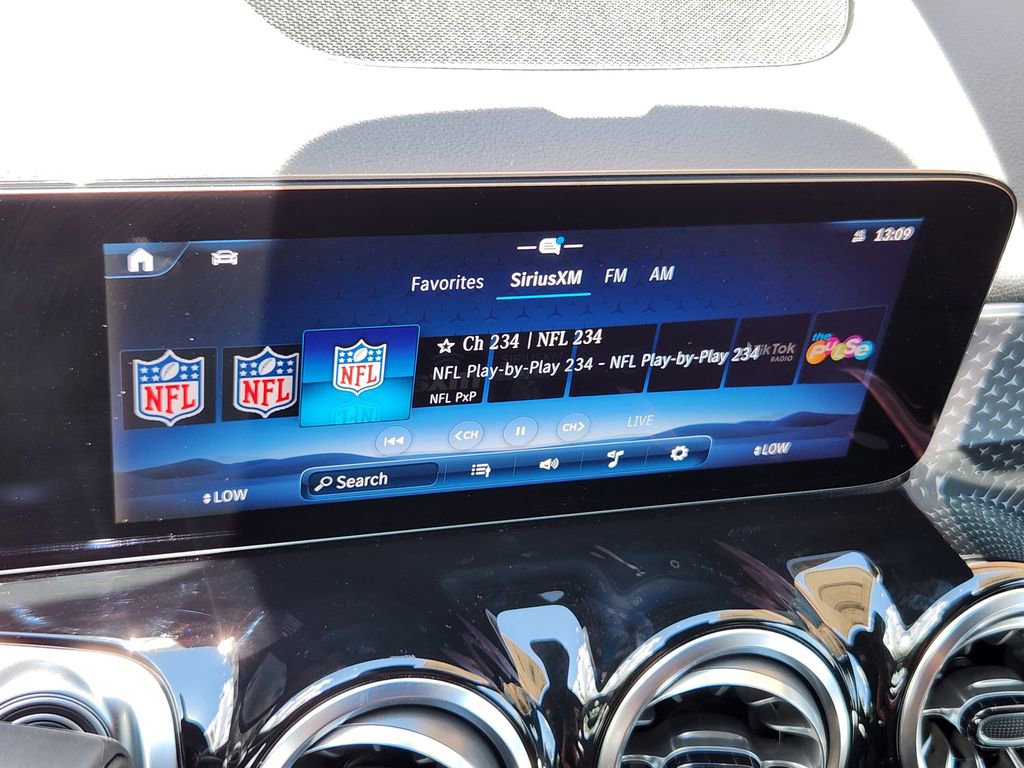 Used 2025 Mercedes-Benz GLB 250 GLB 250 image 17