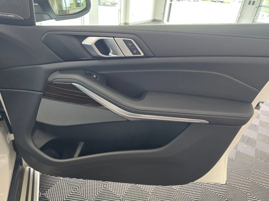 Used 2026 BMW X5 xDrive40i AWD/4WD image 44