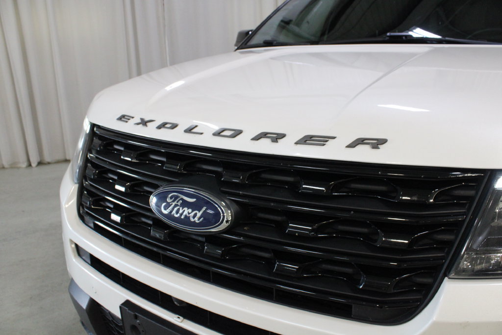 Used 2017 Ford Explorer Sport w/ Equipment Group 401A AWD/4WD image 34