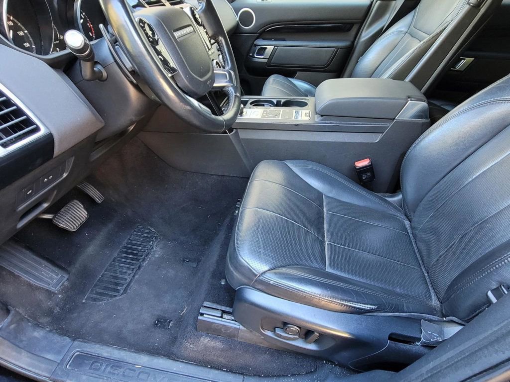 Used 2020 Land Rover Discovery SE image 6