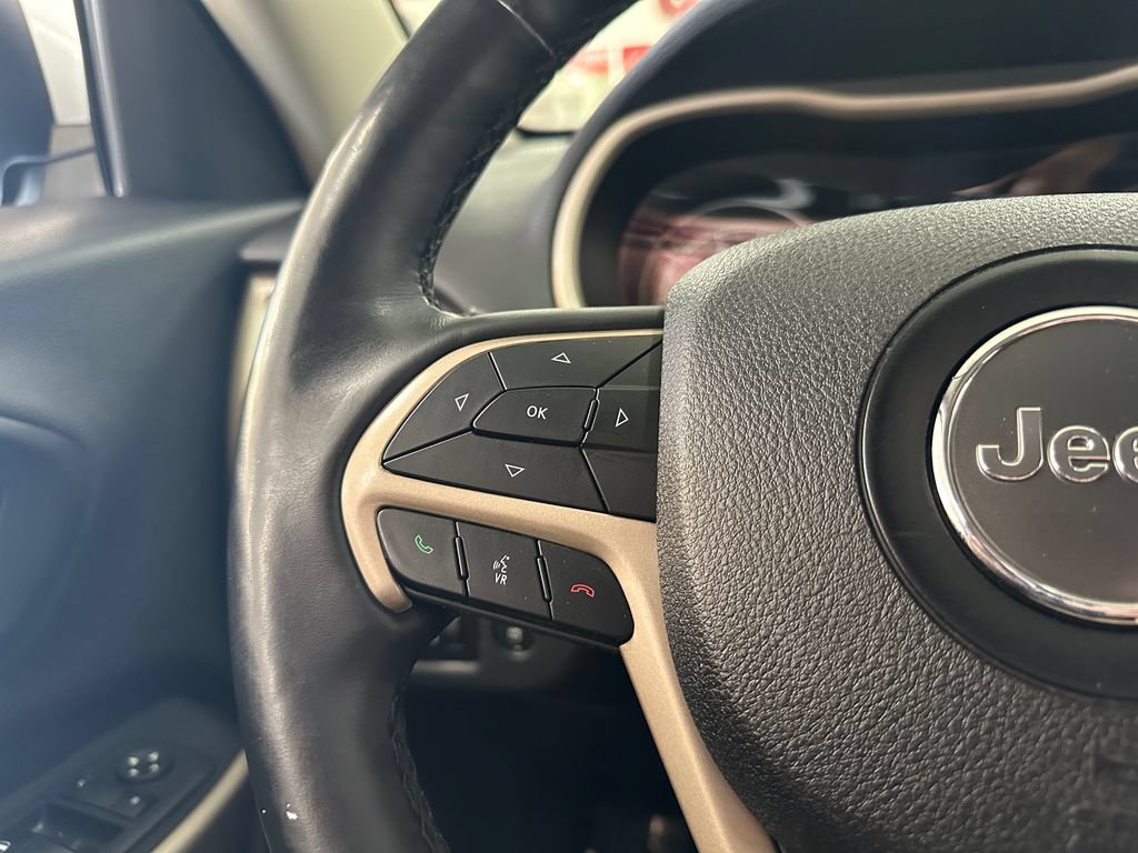 Used 2018 Jeep Cherokee Limited w/ Trailer Tow Group AWD/4WD image 17