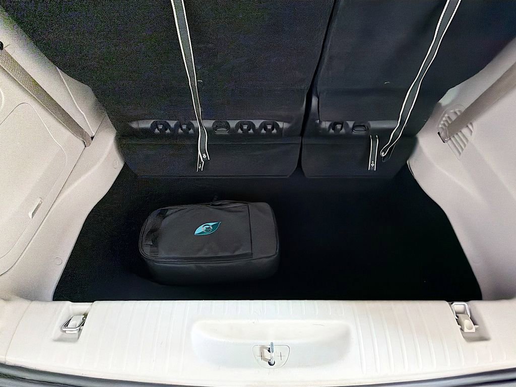 Used 2024 Chrysler Pacifica Select image 27